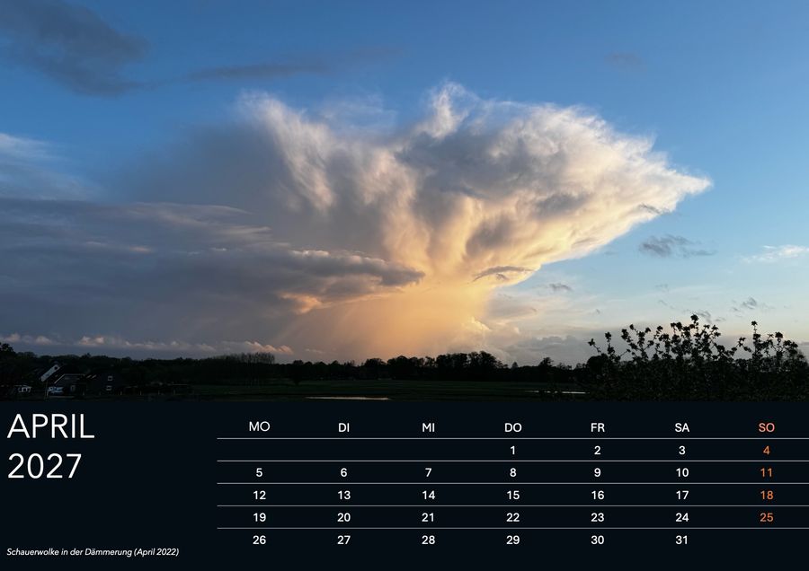 April im Wandkalender Heimatwetter 2027: Schauerwolke in der Dämmerung, aufgenommen April 2022